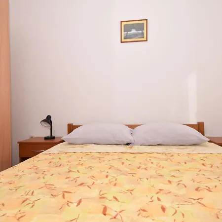 Apartment Davor-1 Ugljan