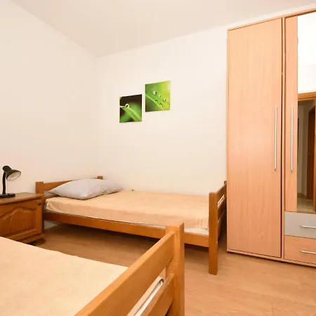 Apartment Davor-1 *
